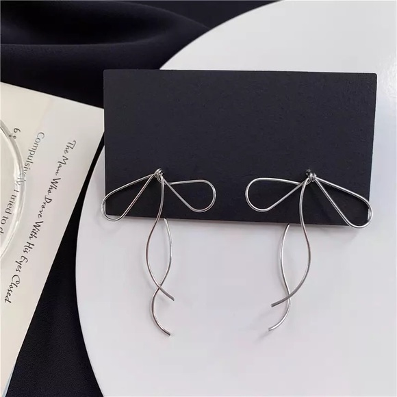 “Paris” Minimalist Thin Bow Dainty Knot Cute Birthday/Gift/Babyshower Earrings - Picture 9 of 12